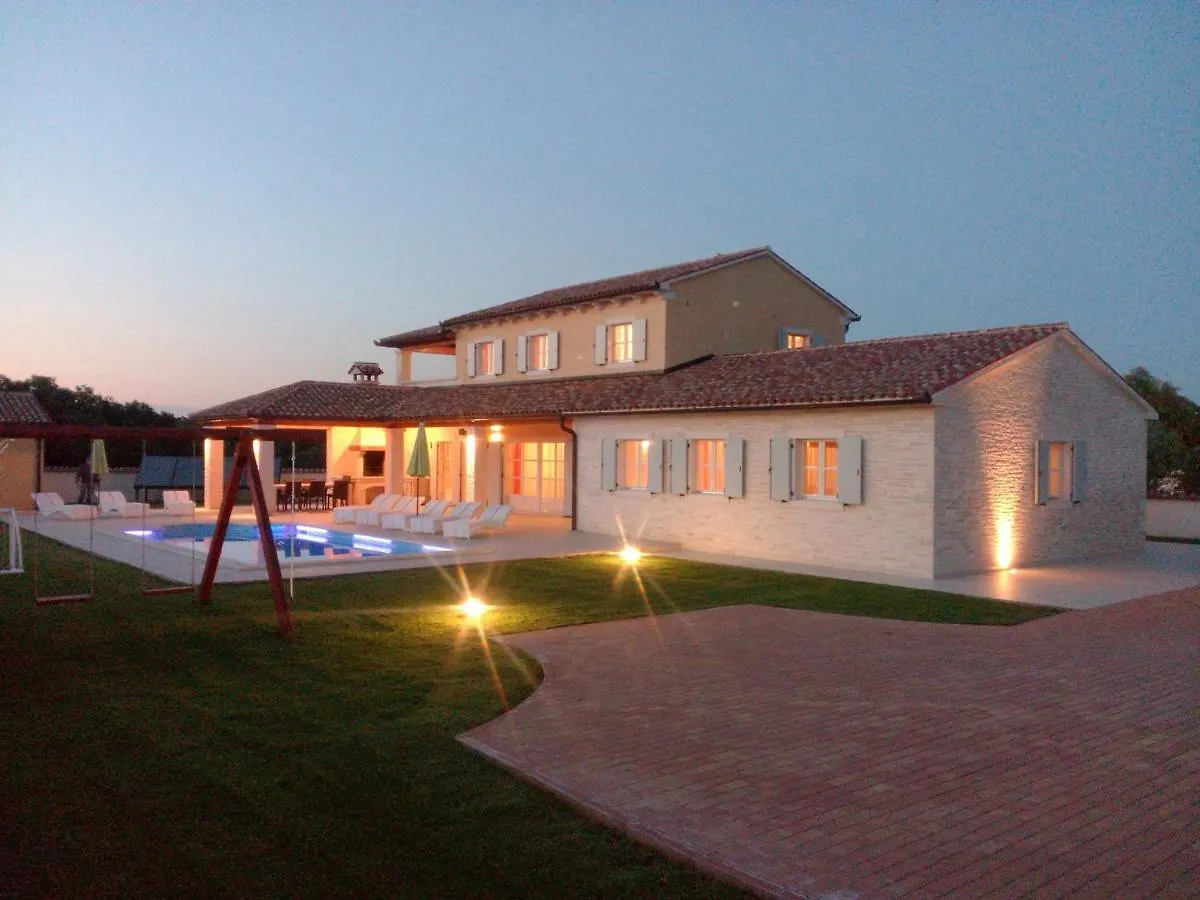 Elegant Villa In Village Pavicini, Istria Marčana