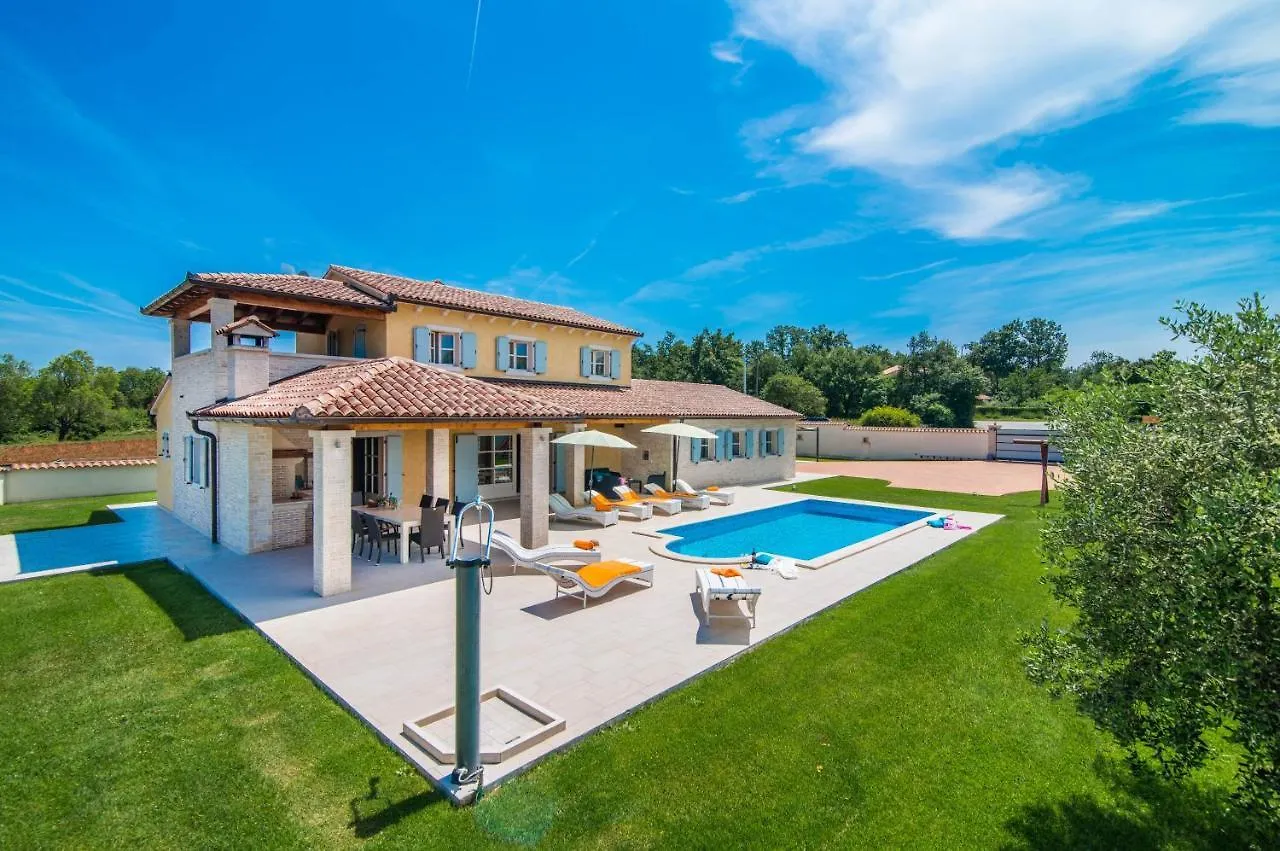 Elegant Villa In Village Pavicini, Istria Marčana