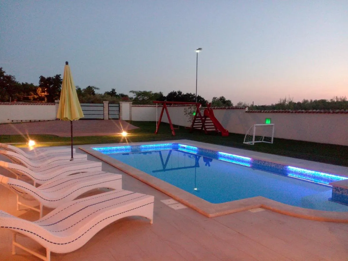 Elegant Villa In Village Pavicini, Istria Marčana